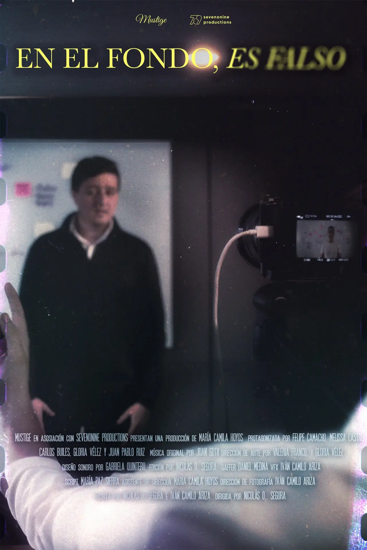 Movie poster "En el Fondo, es Falso"