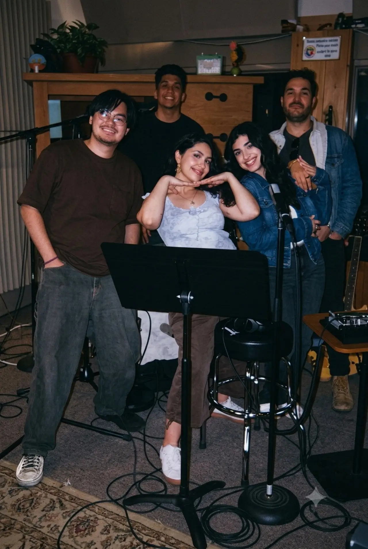 Movie poster "Alessia Cara: Giant Desk Concert"