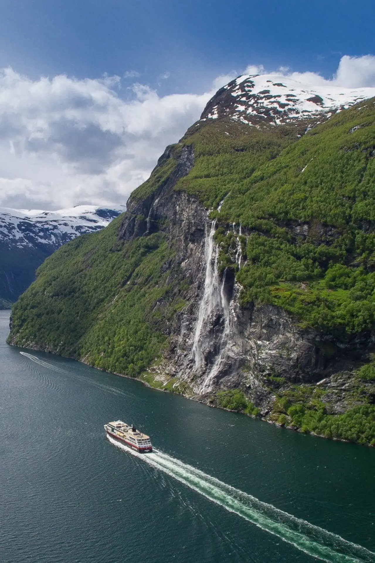 Movie poster "Fjorde, Nordkap und Polarlicht - Norwegens legendäre Hurtigruten"