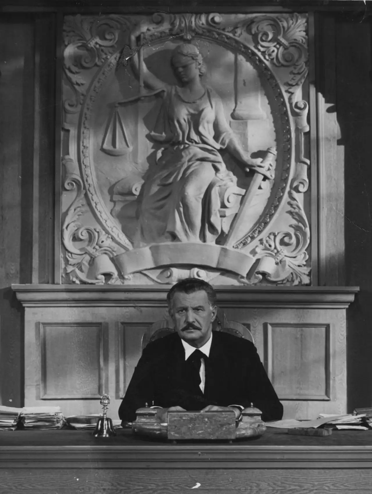 Movie poster "Closed Court"