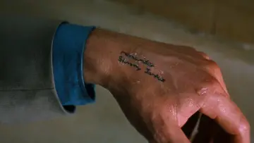 Backdrop to the movie "Memento" #1576353