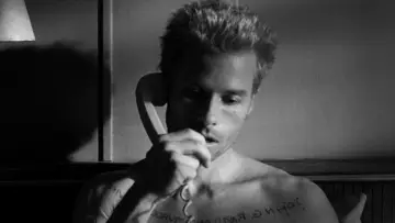 Backdrop to the movie "Memento" #1576362