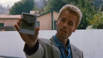 Backdrop to the movie "Memento" #1576368