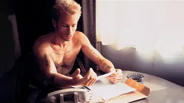 Backdrop to the movie "Memento" #587120
