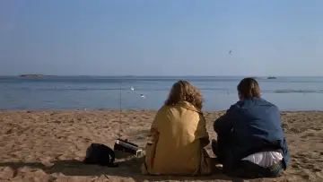 Backdrop to the movie "Shadows in Paradise" #989562