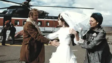 Backdrop to the movie "Breaking the Waves" #906944