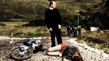 Backdrop to the movie "Breaking the Waves" #906948