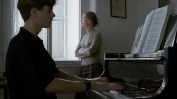 Backdrop to the movie "The Piano Teacher" #701111