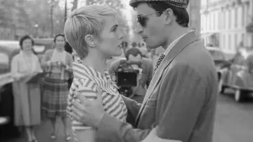 Backdrop to the movie "Breathless" #534476