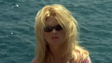 Backdrop to the movie "Contempt" #945774