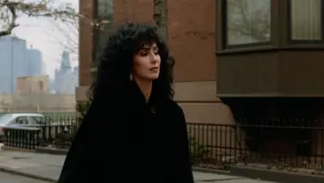 Backdrop to the movie "Moonstruck" #505355