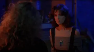 Backdrop to the movie "Heathers" #854840
