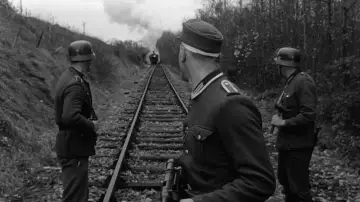 Backdrop to the movie "The Train" #1010412