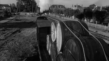Backdrop to the movie "The Train" #1010442