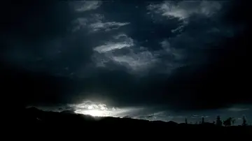 Backdrop to the movie "I