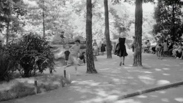 Backdrop to the movie "Cléo from 5 to 7" #1202184