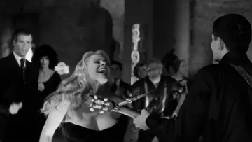 Backdrop to the movie "La Dolce Vita" #177777