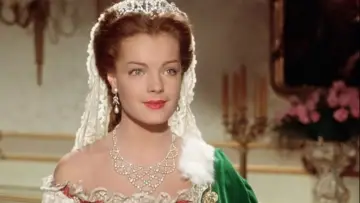 Backdrop to the movie "Sissi: The Young Empress" #990723
