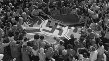 Backdrop to the movie "Is Paris Burning?" #1010258