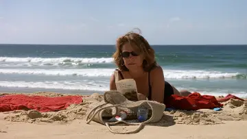 Backdrop to the movie "Under the Sand" #944523