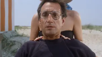 Backdrop to the movie "Jaws" #520959