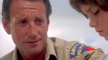 Backdrop to the movie "Jaws 2" #1532049