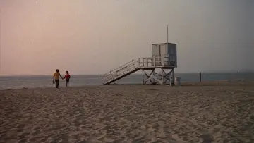 Backdrop to the movie "Lifeguard" #1524017