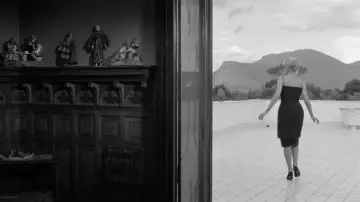 Backdrop to the movie "L