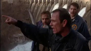 Backdrop to the movie "The Fugitive" #1530791