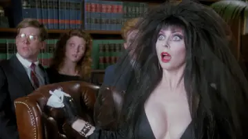 Backdrop to the movie "Elvira, Mistress of the Dark" #808394