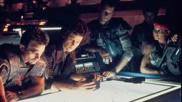 Backdrop to the movie "Aliens" #453218