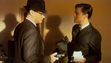 Backdrop to the movie "Catch Me If You Can" #574504
