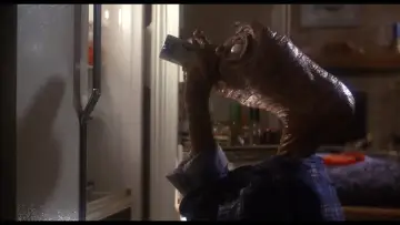 Backdrop to the movie "E.T. the Extra-Terrestrial" #912514