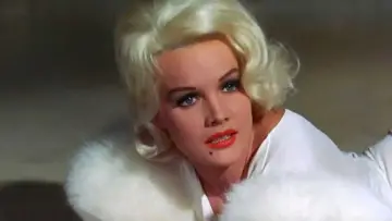 Backdrop to the movie "Harlow" #501369