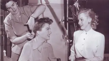 Backdrop to the movie "All About Eve" #983547