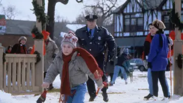 Backdrop to the movie "Home Alone" #849052