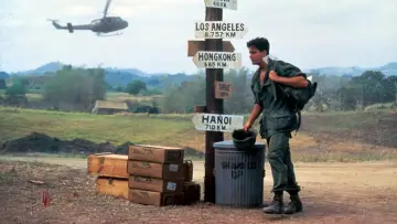 Backdrop to the movie "Platoon" #1643585