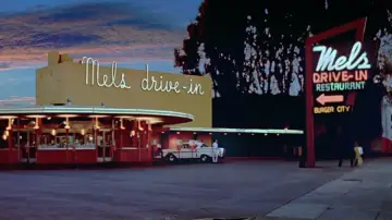 Backdrop to the movie "American Graffiti" #454700