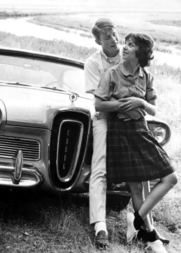 Poster to the movie "American Graffiti" #877925