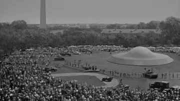 Backdrop to the movie "The Day the Earth Stood Still" #919452
