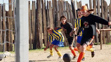 Backdrop to the movie "The Wild Soccer Bunch 2" #829528
