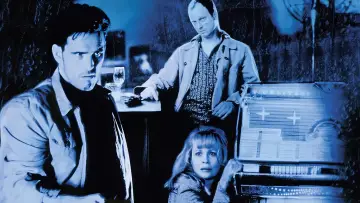 Backdrop to the movie "Albino Alligator" #452365
