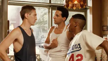 Backdrop to the movie "Do the Right Thing" #489299