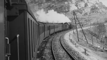 Backdrop to the movie "The Lady Vanishes" #987144
