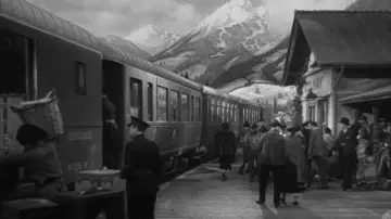 Backdrop to the movie "The Lady Vanishes" #987146