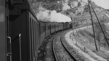 Backdrop to the movie "The Lady Vanishes" #987147