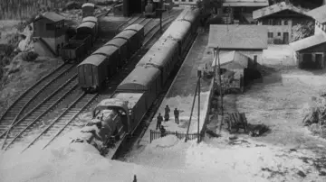 Backdrop to the movie "The Lady Vanishes" #987149