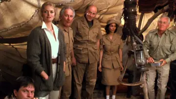 Backdrop to the movie "Spies Like Us" #698398