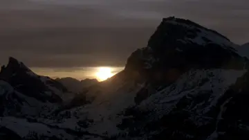 Backdrop to the movie "Cliffhanger" #786261