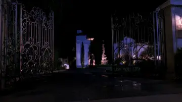 Backdrop to the movie "Death Becomes Her" #930195
